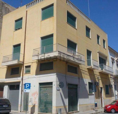 intera palazzina in vendita a Vittoria