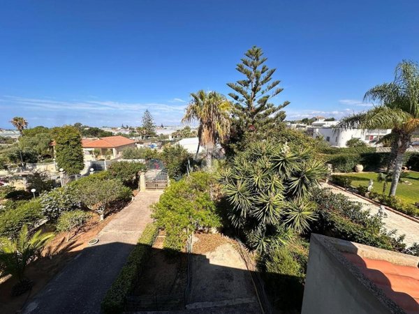 casa indipendente in vendita a Vittoria in zona Scoglitti