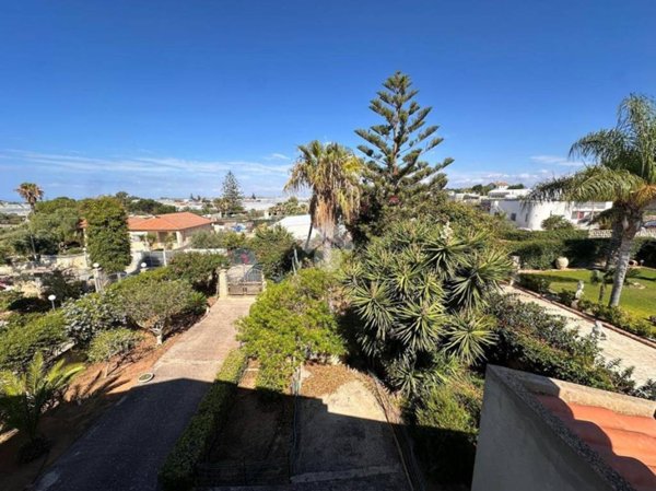 casa indipendente in vendita a Vittoria in zona Scoglitti