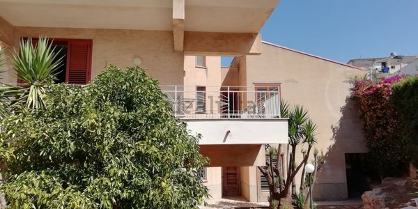 casa indipendente in vendita a Vittoria
