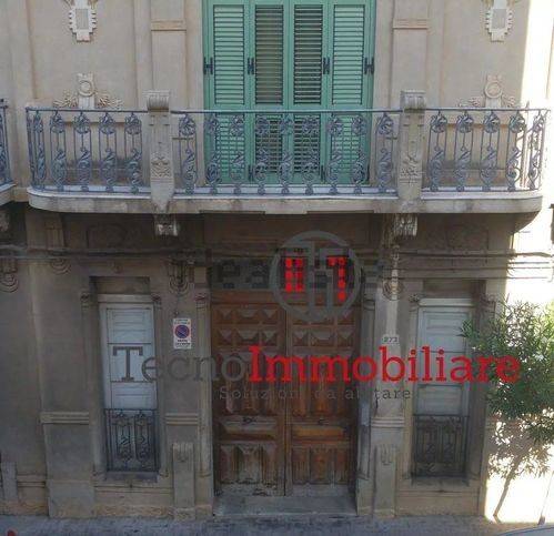 intera palazzina in vendita a Vittoria