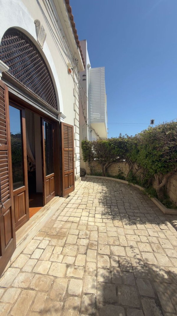 pentavano in vendita a Vittoria in zona Scoglitti