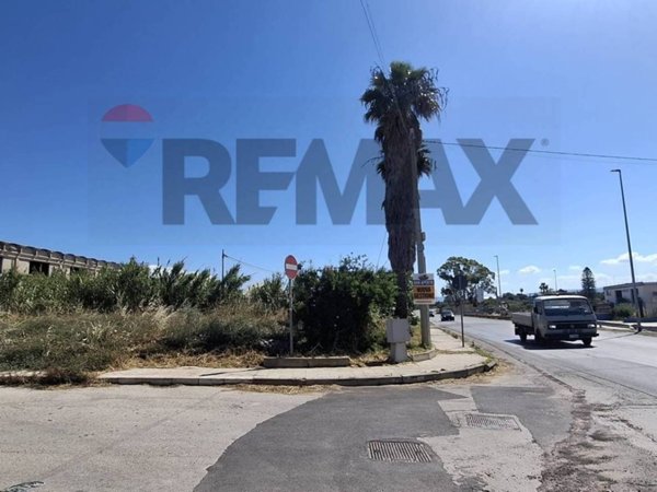 terreno edificabile in vendita a Vittoria in zona Scoglitti