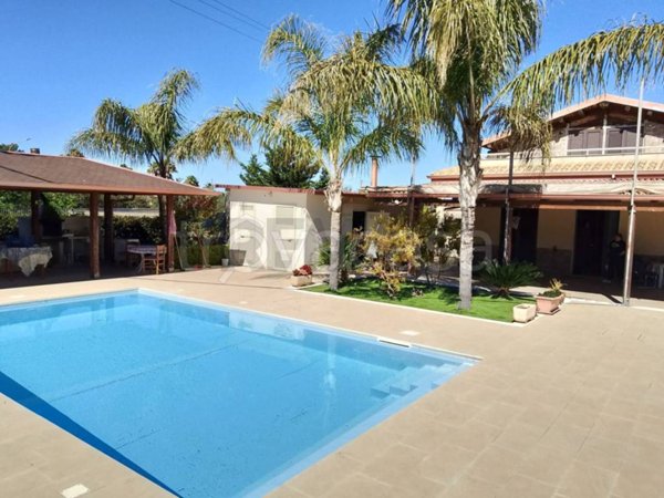 casa indipendente in vendita a Vittoria in zona Scoglitti