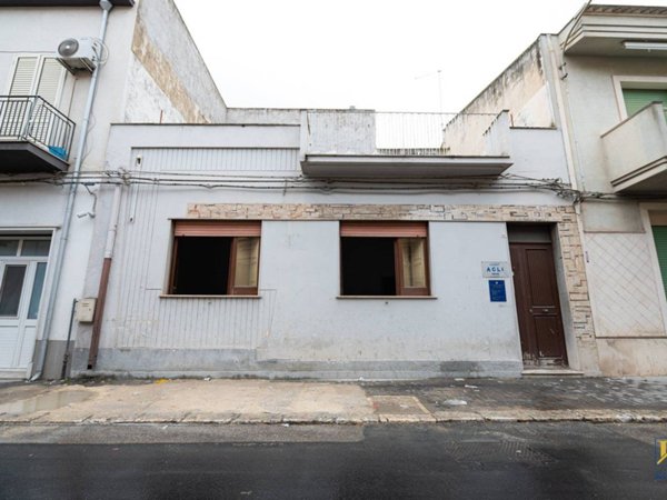casa indipendente in vendita a Vittoria