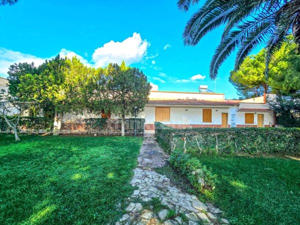 casa indipendente in vendita a Vittoria