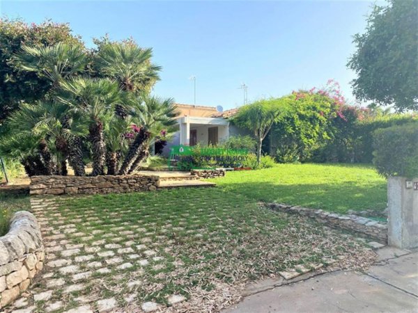 casa indipendente in vendita a Vittoria in zona Scoglitti