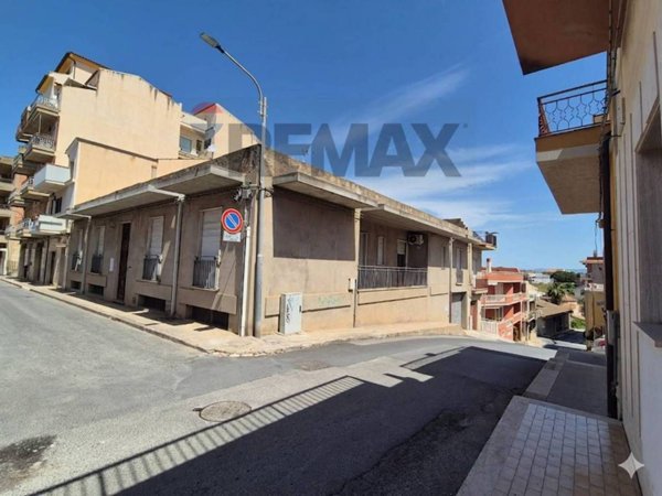 casa indipendente in vendita a Vittoria