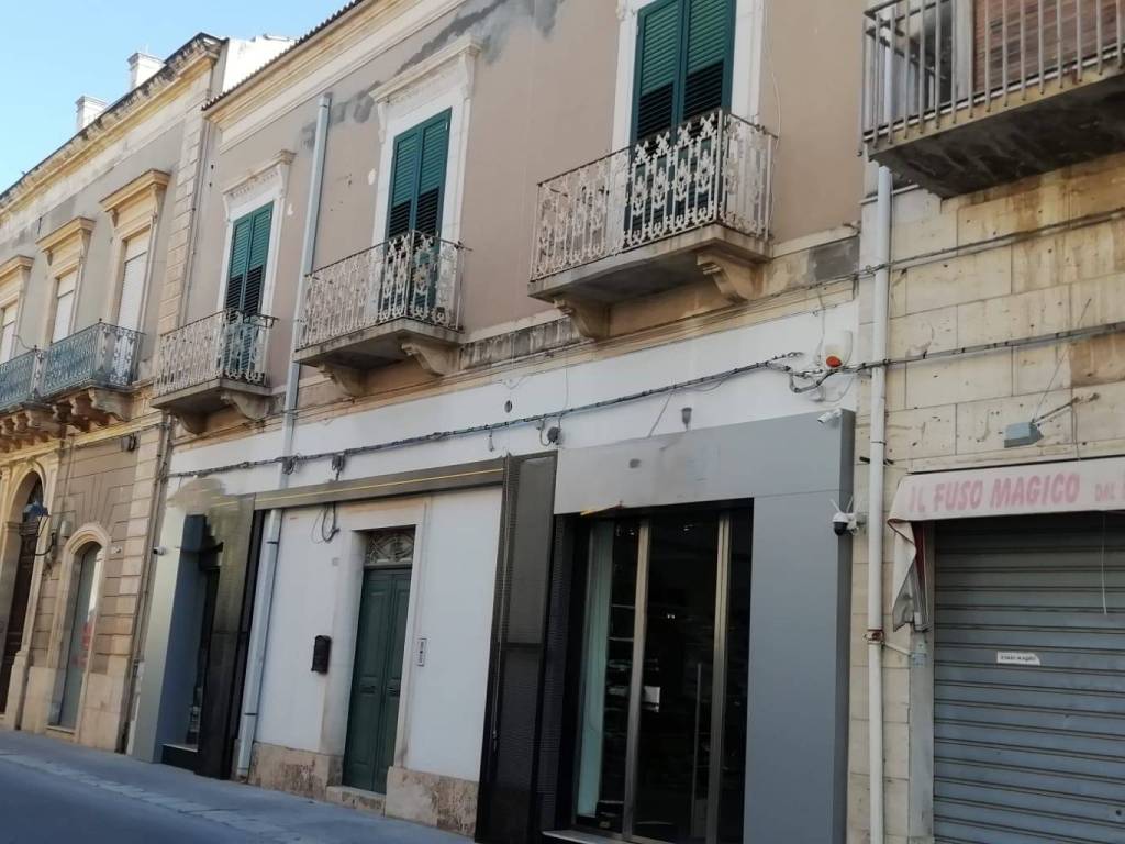 intera palazzina in vendita a Vittoria