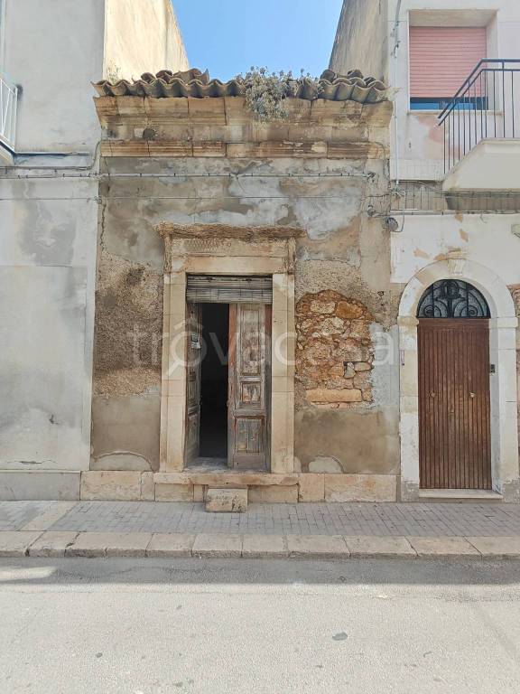casa indipendente in vendita a Vittoria