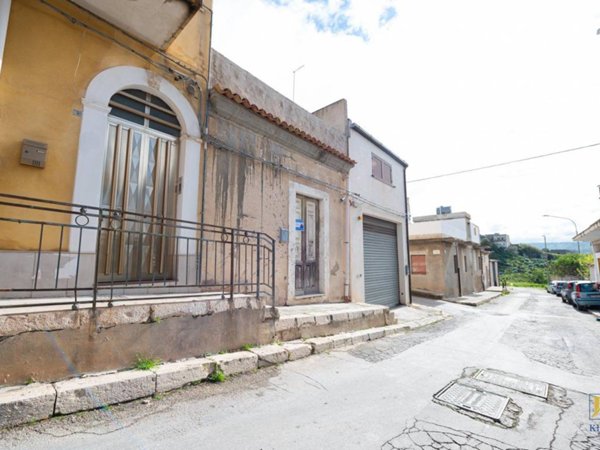 casa indipendente in vendita a Vittoria