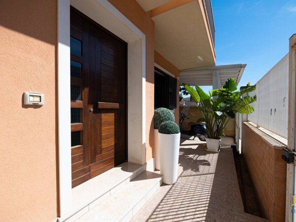 casa indipendente in vendita a Vittoria