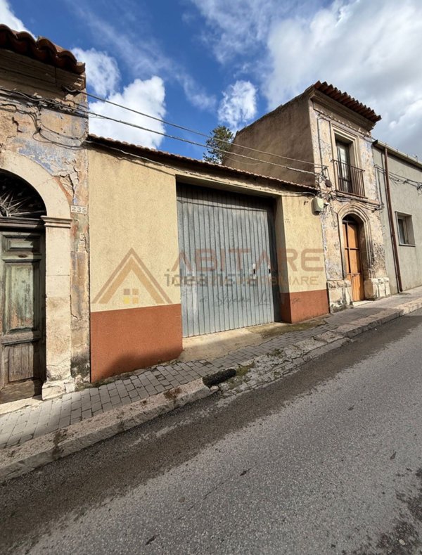casa indipendente in vendita a Vittoria