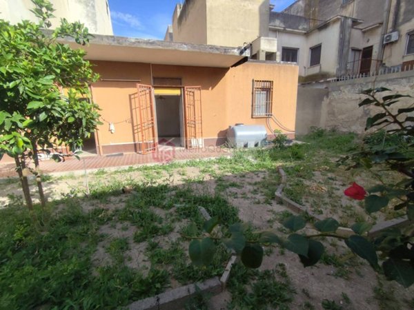 casa indipendente in vendita a Vittoria