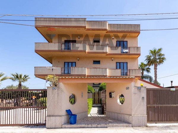 appartamento in vendita a Vittoria in zona Scoglitti
