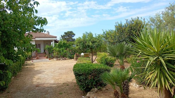 casa indipendente in vendita a Vittoria in zona Scoglitti