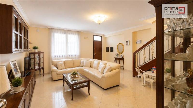 casa indipendente in vendita a Vittoria
