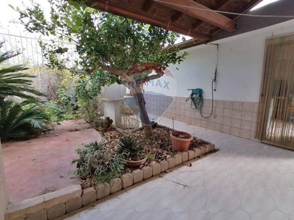 casa indipendente in vendita a Vittoria in zona Scoglitti