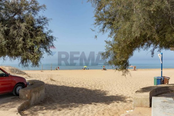 negozio in vendita a Vittoria in zona Scoglitti