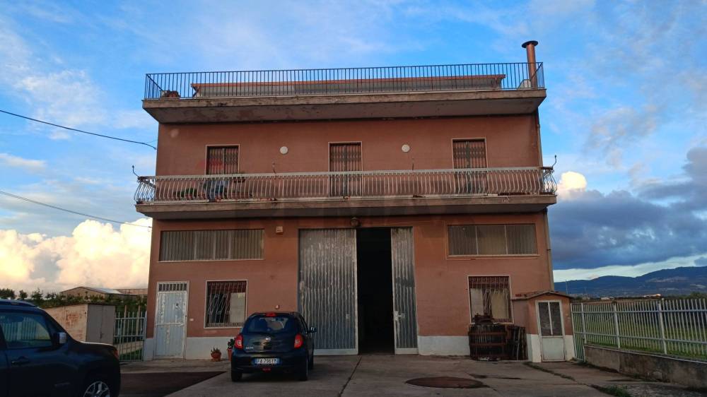 negozio in vendita a Vittoria