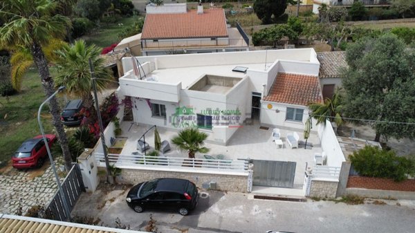 casa indipendente in vendita a Vittoria in zona Scoglitti