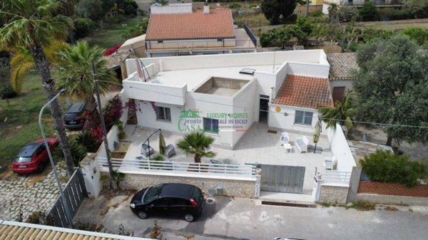 casa indipendente in vendita a Vittoria in zona Scoglitti