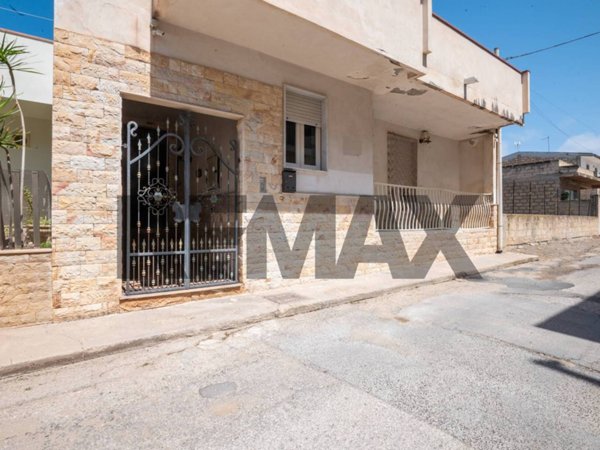 casa indipendente in vendita a Vittoria in zona Scoglitti