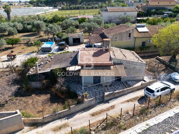 casa indipendente in vendita a Vittoria in zona Scoglitti