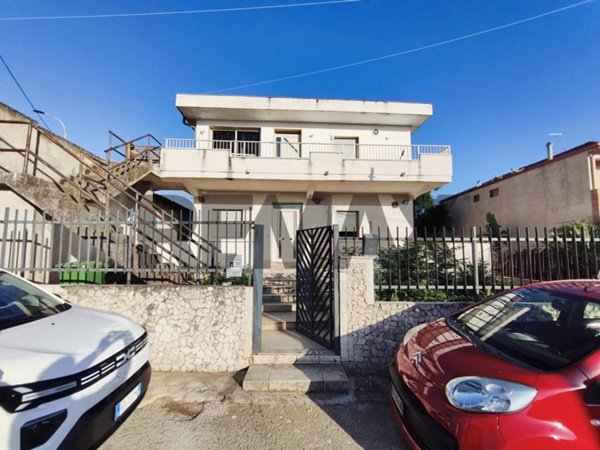 casa indipendente in vendita a Vittoria in zona Scoglitti