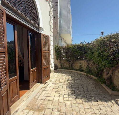 casa indipendente in vendita a Vittoria in zona Scoglitti