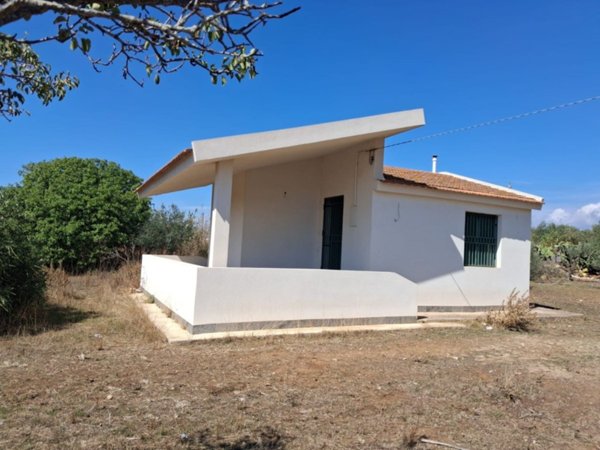 casa indipendente in vendita a Vittoria