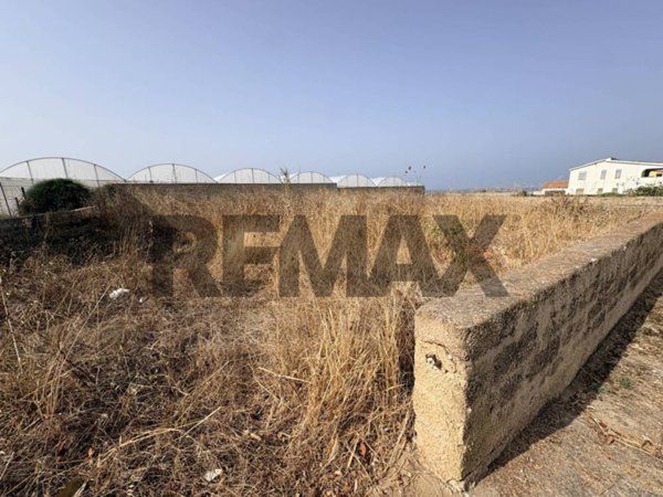 terreno edificabile in vendita a Vittoria in zona Scoglitti