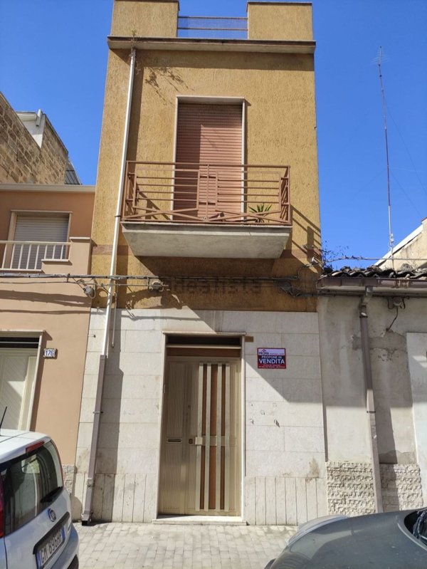 casa indipendente in vendita a Vittoria