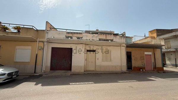 casa indipendente in vendita a Vittoria