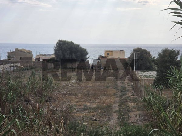casa semindipendente in vendita a Vittoria in zona Scoglitti