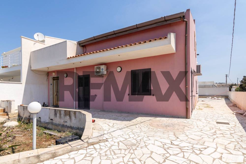 casa indipendente in vendita a Vittoria in zona Scoglitti