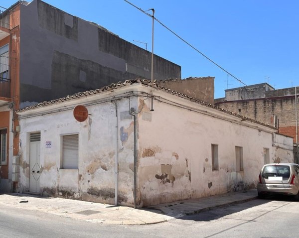 casa indipendente in vendita a Vittoria