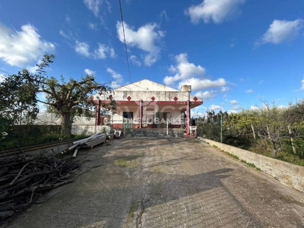casa indipendente in vendita a Vittoria in zona Scoglitti
