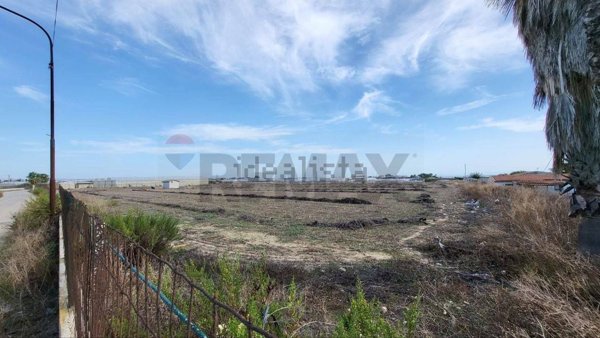 terreno in vendita a Vittoria in zona Scoglitti