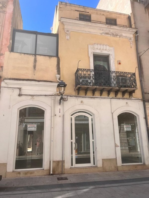 negozio in vendita a Vittoria