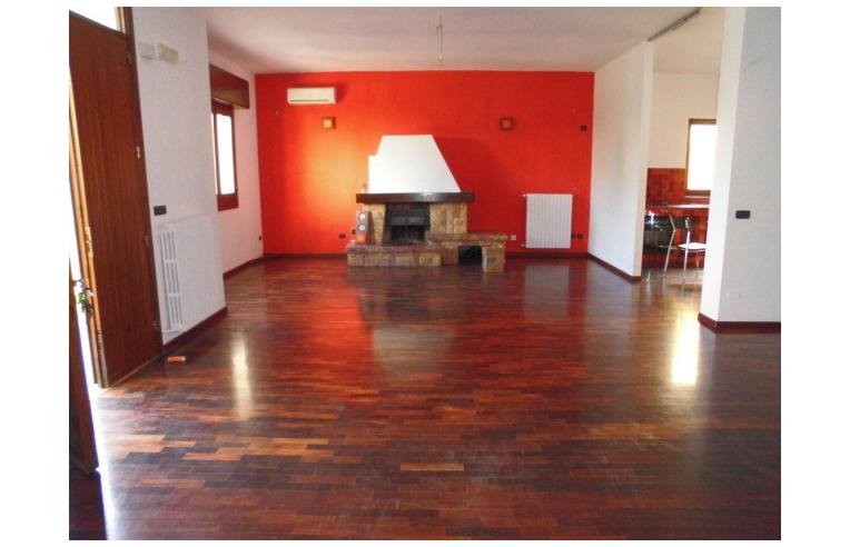 casa indipendente in vendita a Vittoria