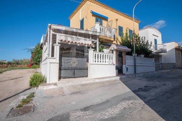 casa indipendente in vendita a Vittoria