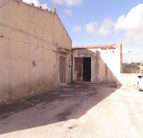 casa indipendente in vendita a Vittoria in zona Scoglitti