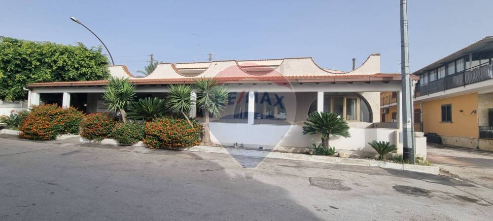 locale commerciale in vendita ad Augusta