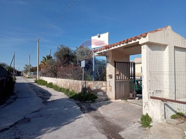 locale commerciale in vendita ad Augusta