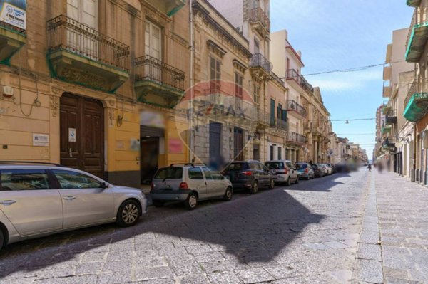 locale commerciale in vendita ad Augusta