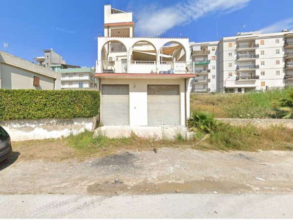 locale commerciale in vendita ad Augusta