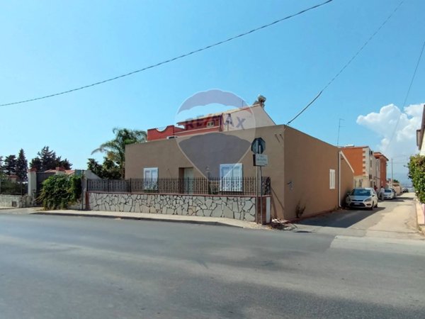 casa indipendente in vendita ad Augusta