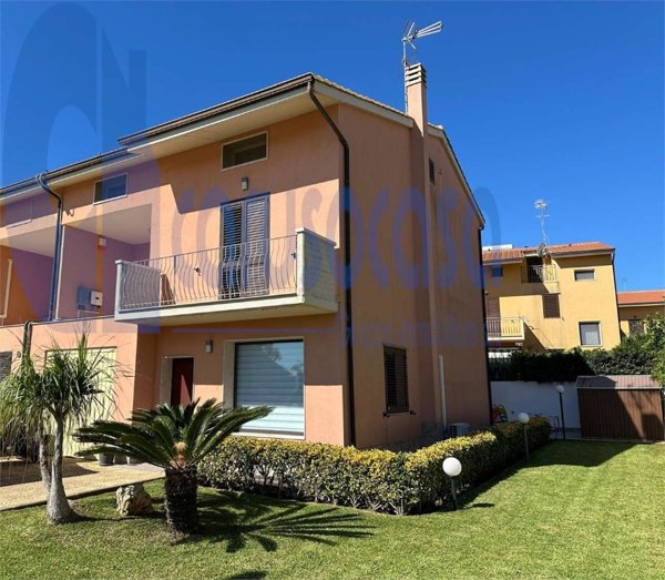 casa indipendente in vendita ad Augusta