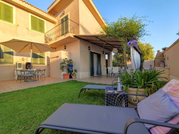 casa indipendente in vendita ad Augusta